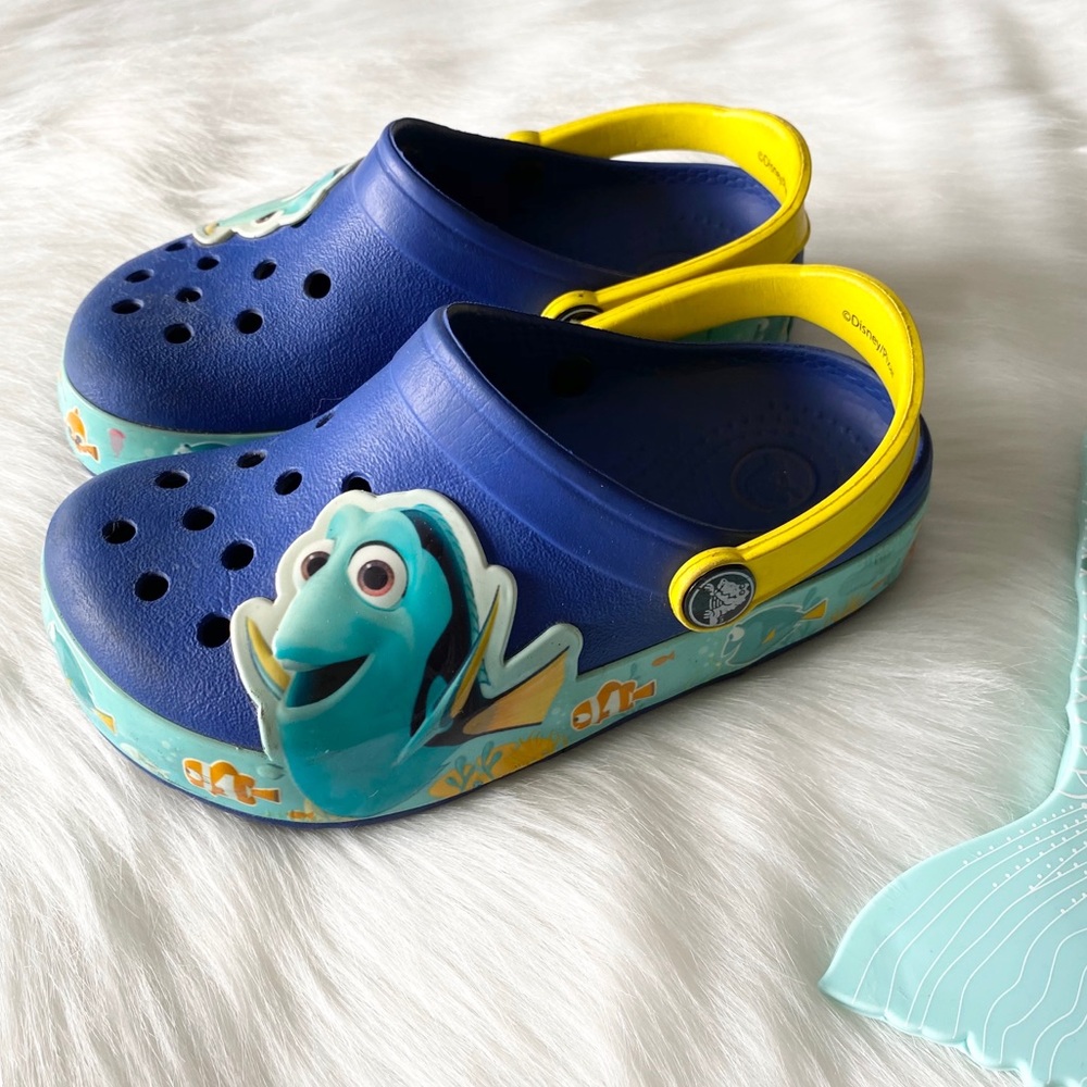 Crocs x Disney โป Finding Dory Light Up Sandal โป - Picture 6 of 8